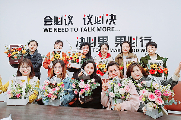 芳香三月(yuè)，與花(huā)相(xiàng)約